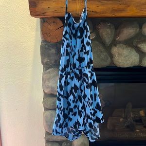 Beautiful black patterns around the dress size small with adjustable strings and